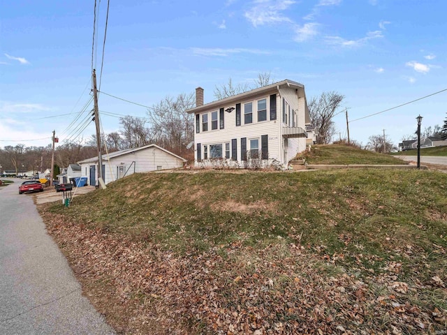 view of front of home featuring a front yard