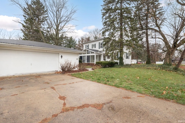 view of front facade featuring a garage and a front lawn