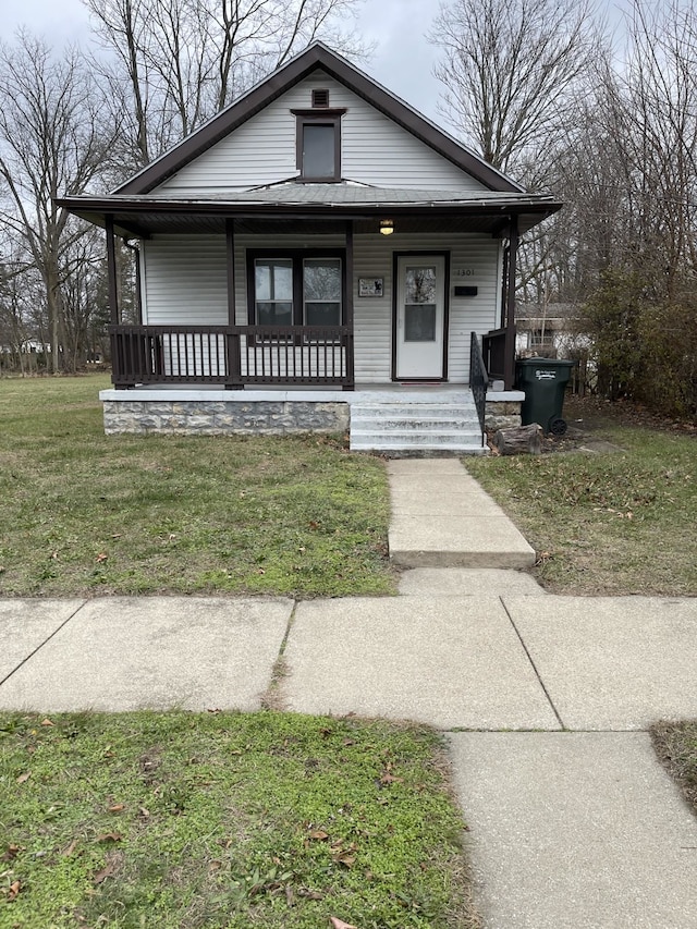 bungalow featuring a front lawn and a porch