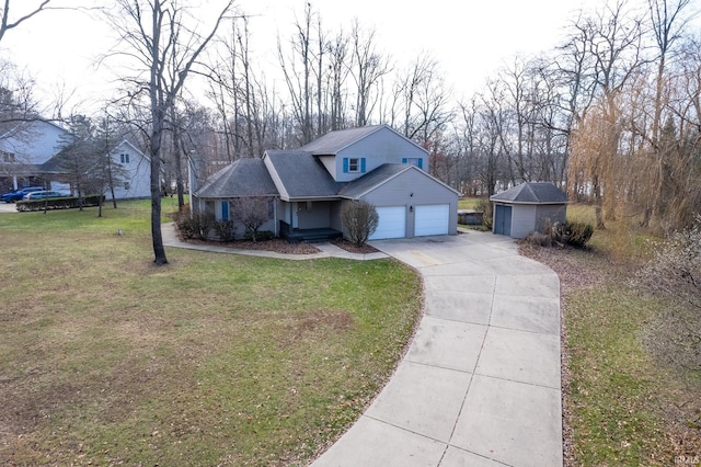 view of front of property featuring a front lawn and a garage