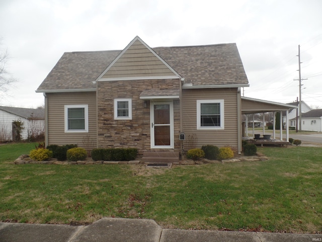 view of front of home featuring a carport and a front lawn