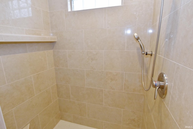 bathroom featuring tiled shower