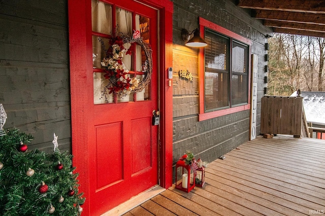 entrance to property featuring a porch