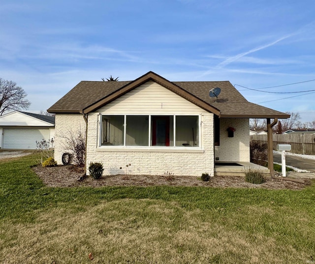 bungalow featuring a front yard