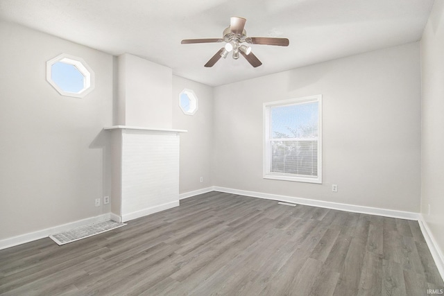 unfurnished room with dark hardwood / wood-style floors and ceiling fan