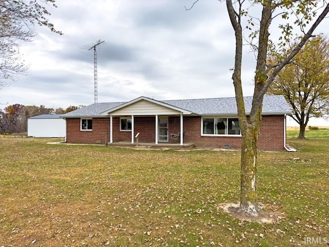 single story home featuring a front yard