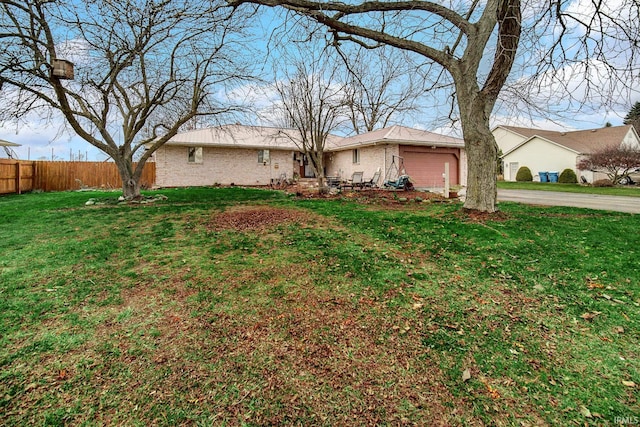 view of front of property featuring a front yard and a garage