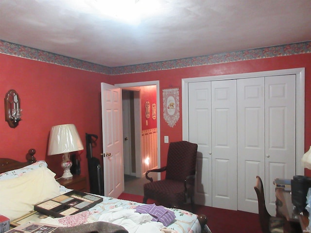 bedroom featuring a closet