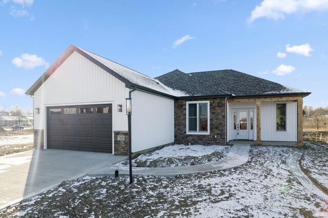 view of front of property featuring a garage