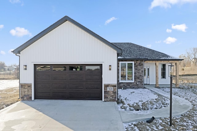 view of front of house featuring a garage