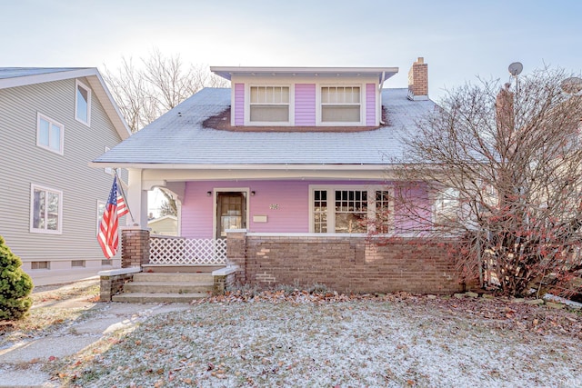 view of front of property featuring a porch