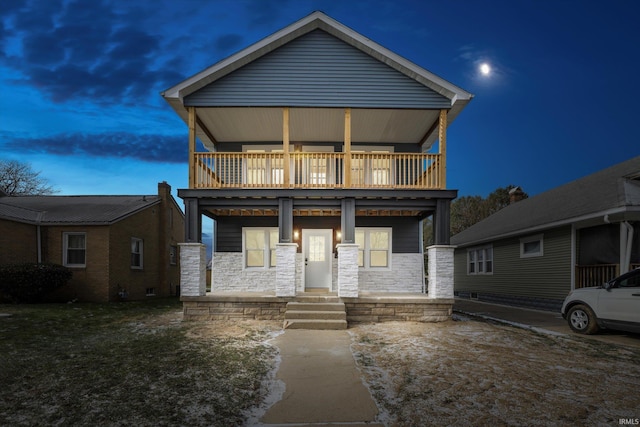 view of front facade featuring covered porch and a balcony