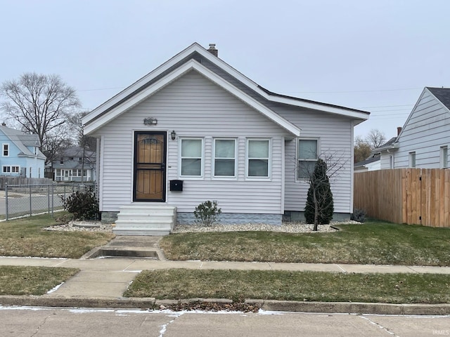 bungalow-style house featuring a front lawn