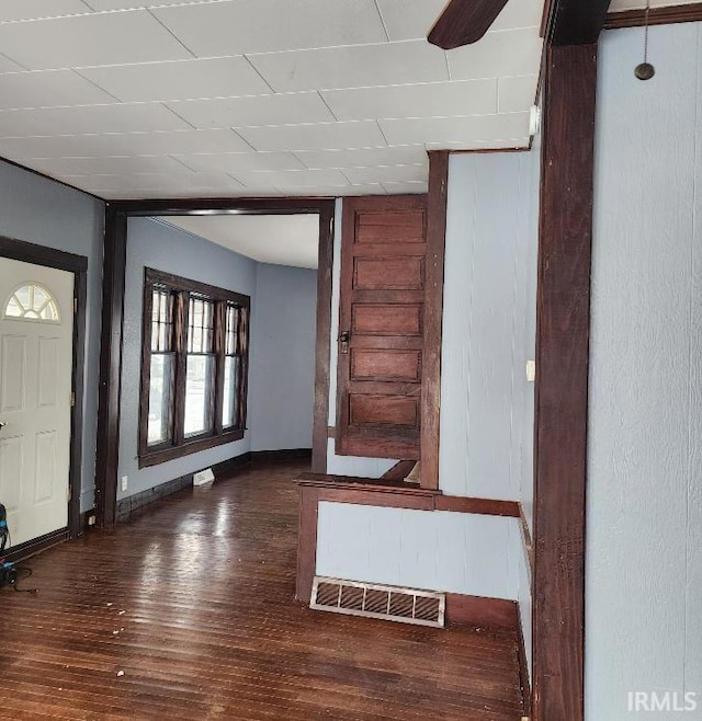 foyer entrance featuring ceiling fan and dark hardwood / wood-style floors