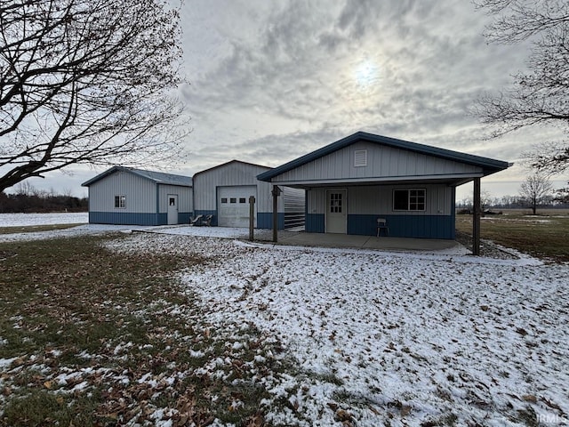 view of front of property featuring an outdoor structure and a garage