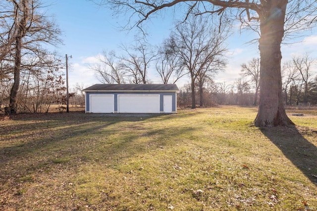 view of yard featuring an outbuilding and a garage