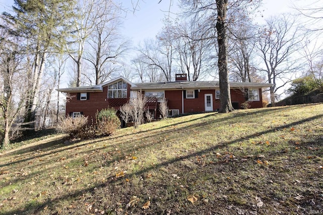 view of front facade with a front lawn