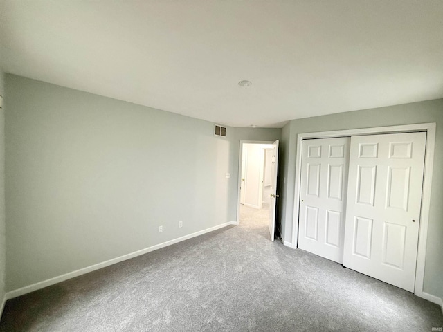 unfurnished bedroom featuring carpet flooring and a closet