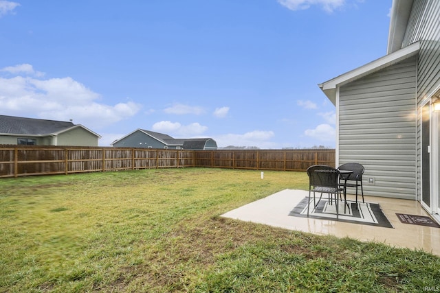 view of yard featuring a patio