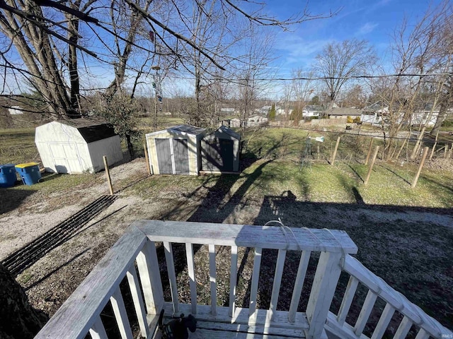 view of yard with a storage unit