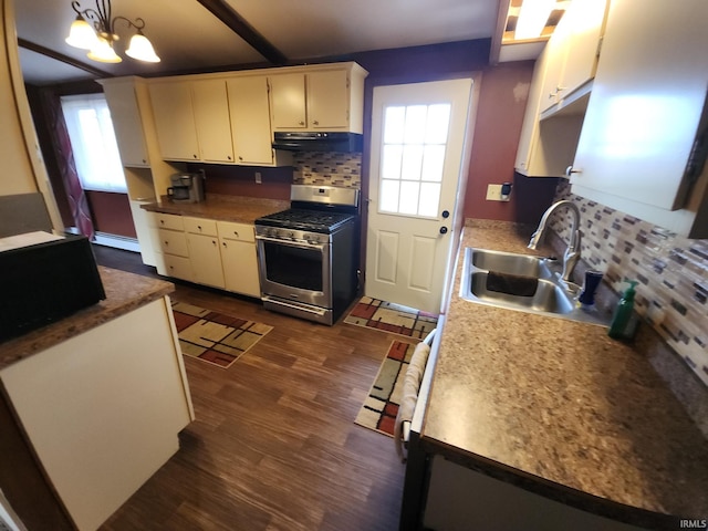 kitchen with sink, hanging light fixtures, stainless steel gas stove, dark hardwood / wood-style floors, and decorative backsplash