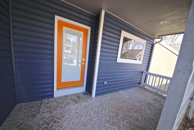 property entrance featuring a porch