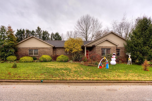 ranch-style house featuring a front yard