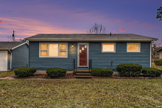 view of front of home featuring a lawn