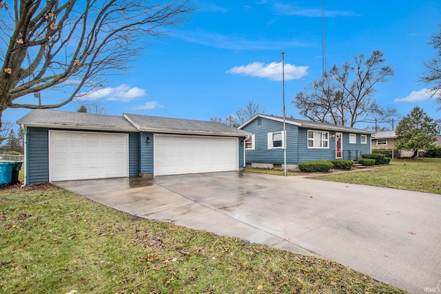 view of front of property featuring a front yard and a garage