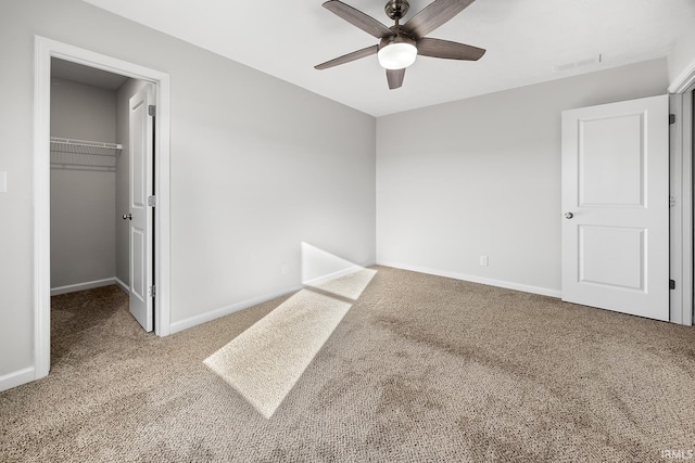 carpeted empty room featuring ceiling fan