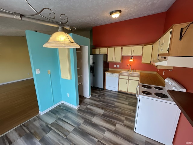 kitchen featuring sink, hanging light fixtures, dark wood-type flooring, extractor fan, and white appliances