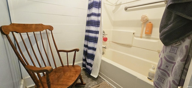 bathroom featuring shower / tub combo