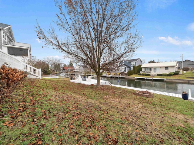 view of yard featuring a water view