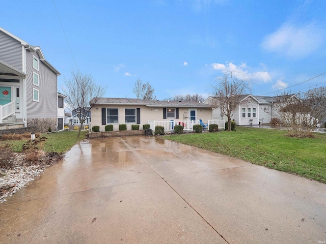 single story home featuring a porch and a front yard