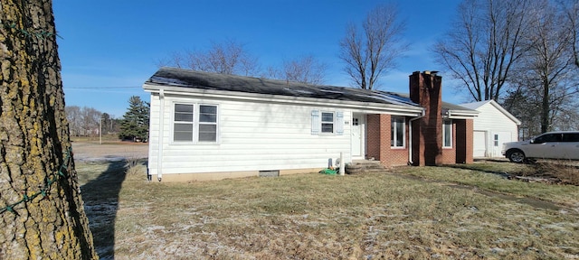 view of front of home featuring a front lawn