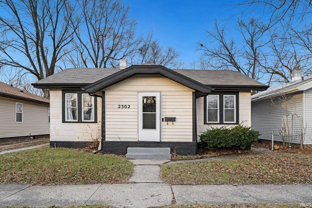 2302 Eby Ave, Fort Wayne, IN 46802 - view of bungalow
