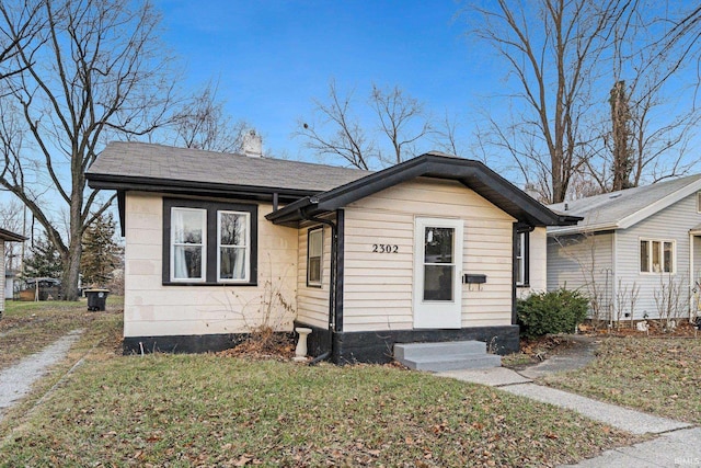 view of front of house with a front yard