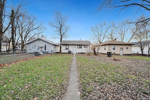 view of front of home featuring a front lawn