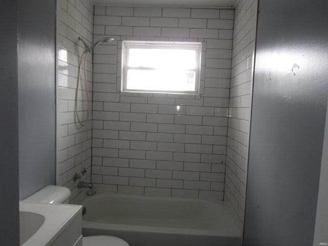 full bathroom with vanity, toilet, and tiled shower / bath