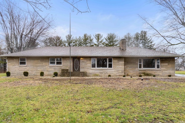 view of front of home featuring a front lawn