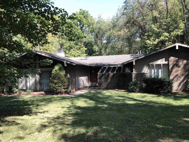 ranch-style house with a front yard