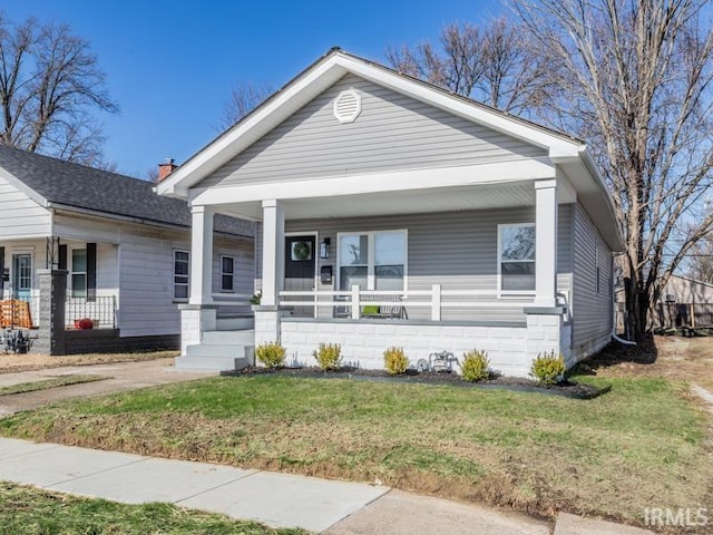 view of front of house featuring a porch and a front yard