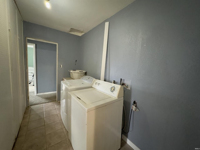 washroom with washer and clothes dryer and light tile patterned flooring