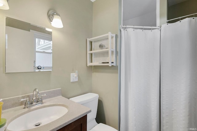 bathroom featuring a shower with curtain, vanity, and toilet