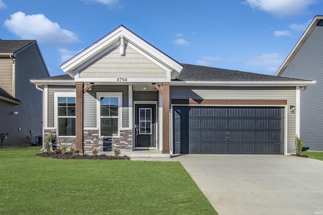 craftsman-style home featuring a garage, a front lawn, and cooling unit