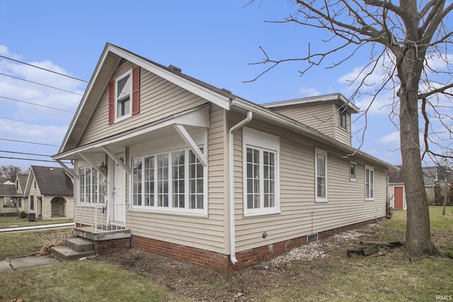 view of front facade featuring a front lawn