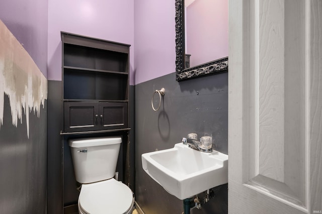 bathroom featuring sink and toilet