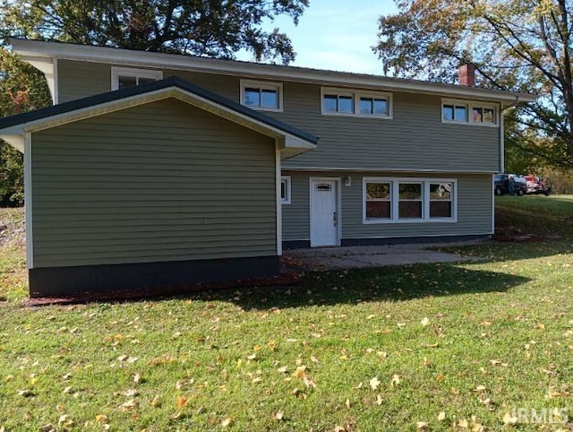 view of front of house with a front yard