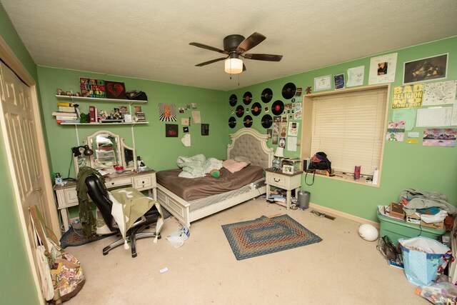 bedroom with ceiling fan, a closet, and a textured ceiling