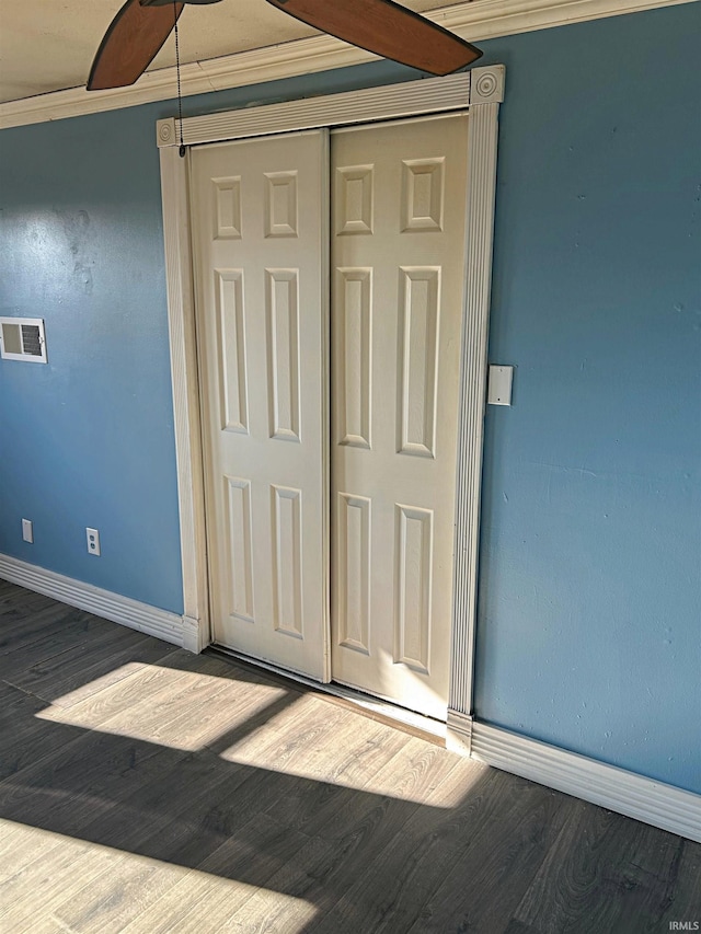 interior space featuring hardwood / wood-style flooring, a closet, ornamental molding, and ceiling fan